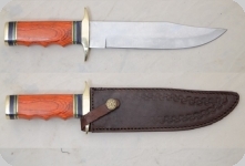 Couteau de chasse  manche bois
avec Etui cuir  